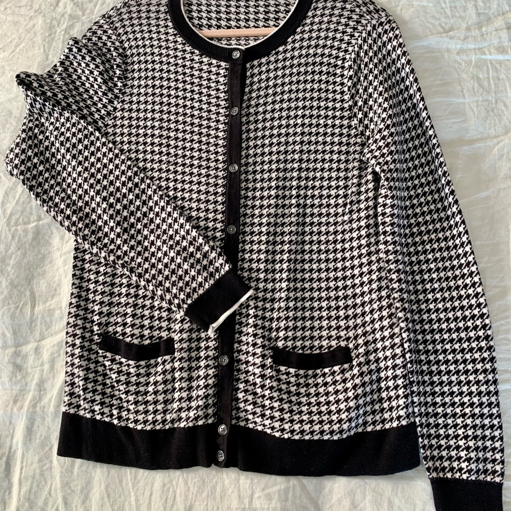 Lands End cardigan size medium excellent condition classic black and white